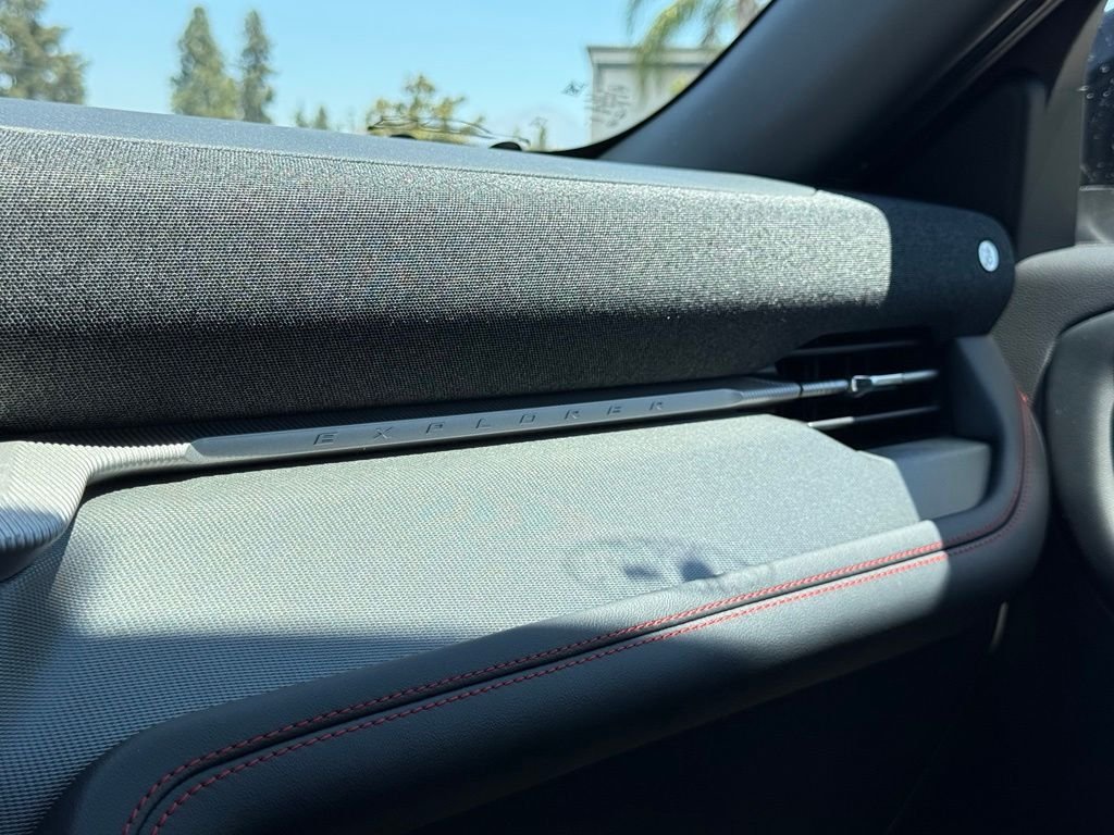 New 2026 Star White Metallic Tri-Coat Ford ST-Line image 9