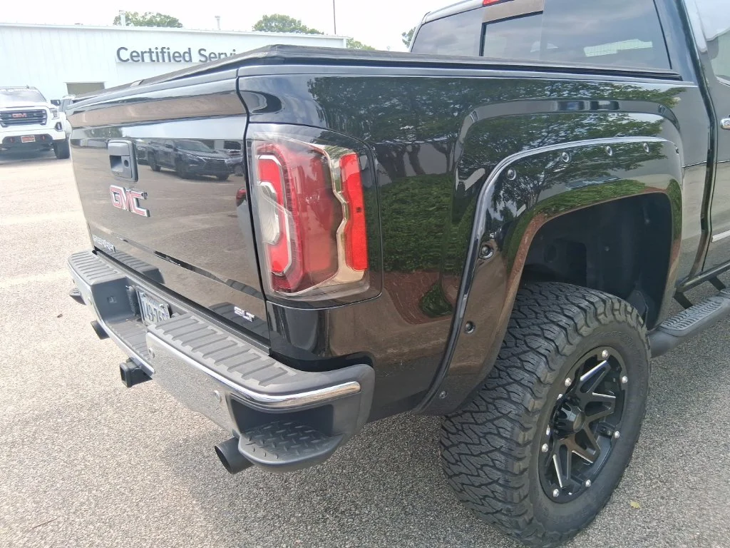 Used 2018 Black GMC SLT image 4
