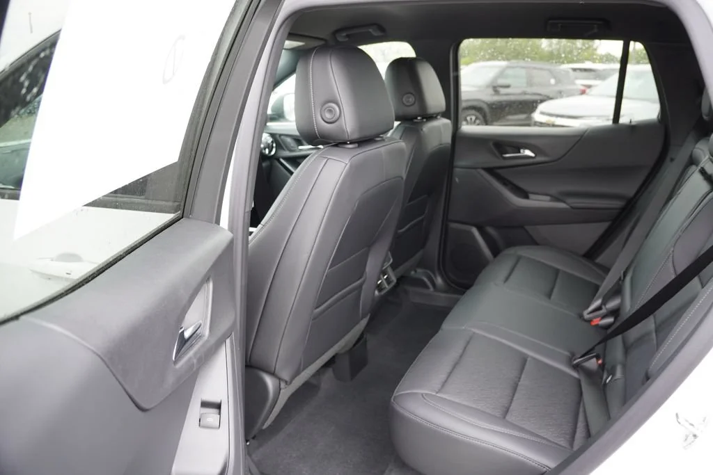 2027 Chevrolet Equinox LT - Photo 11