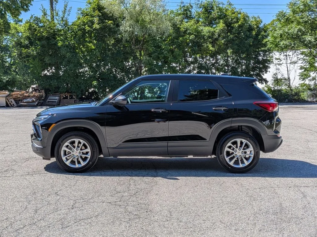 Used 2025 Black Chevrolet LS image 8