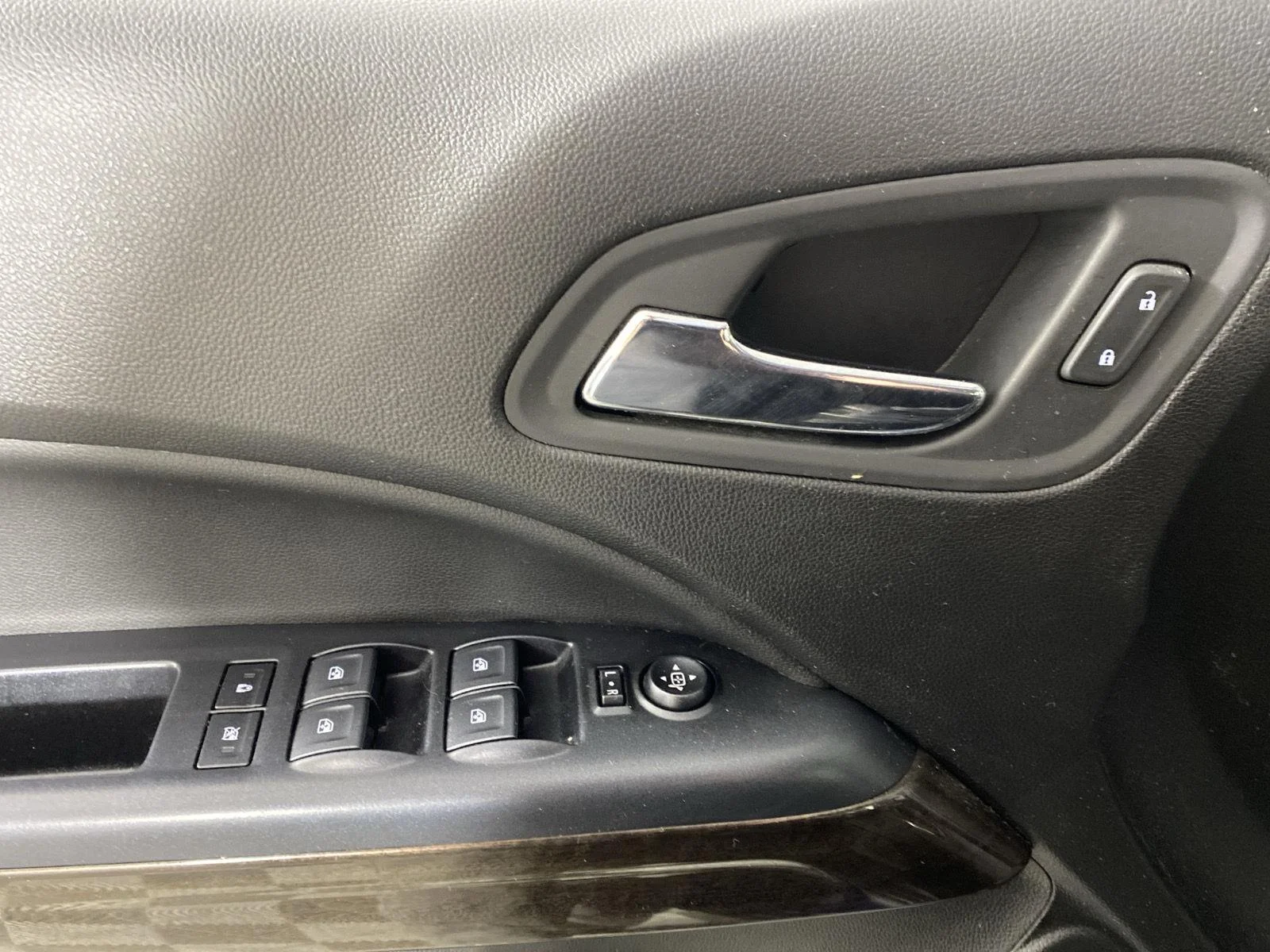 Used 2020 Blue Emerald Metallic GMC 4WD SLE image 15