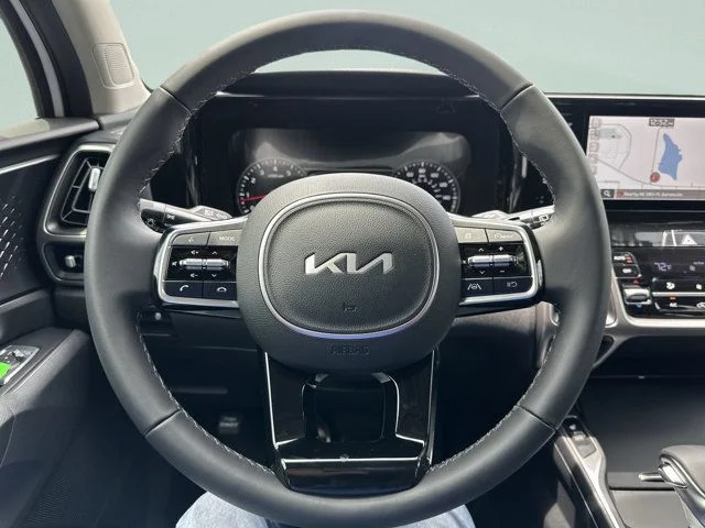 Used 2023 White Kia S image 28