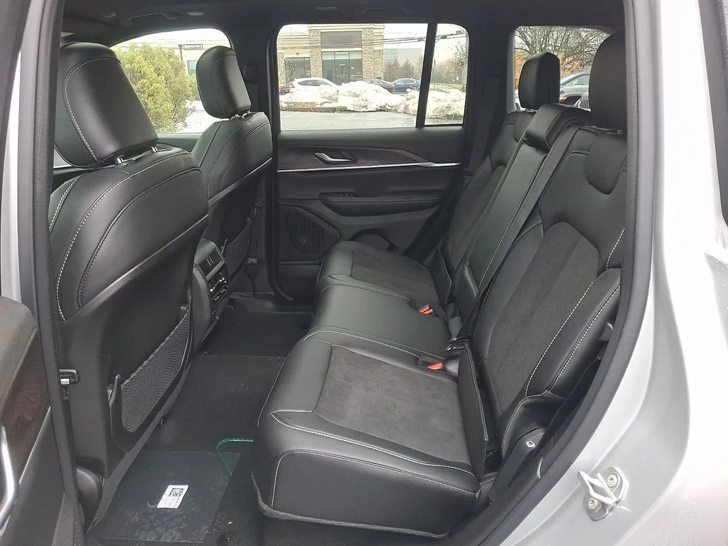 New 2026 Silver Zynith Exterior Paint Jeep Altitude image 6