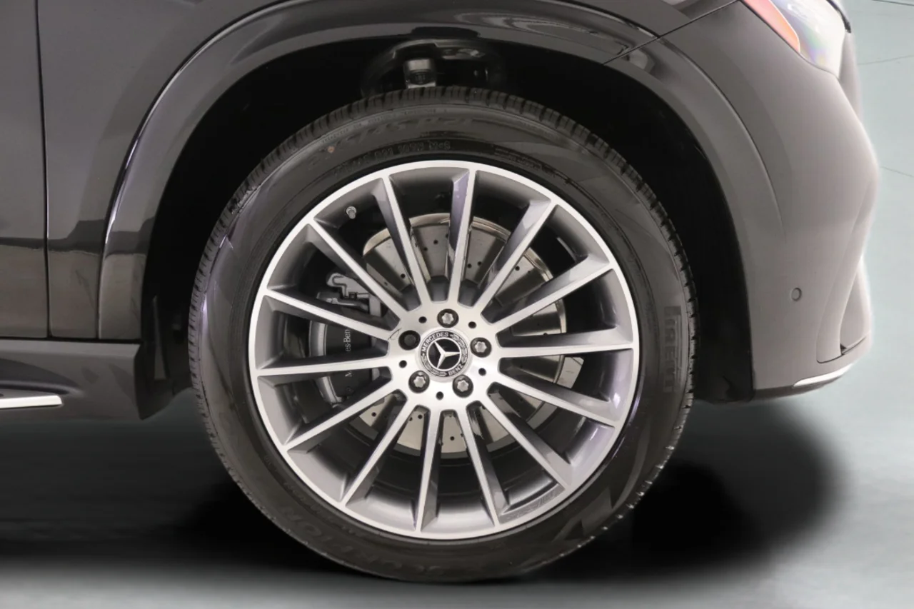 New 2026 Obsidian Black Metallic Mercedes-Benz 450 4MATIC® image 10
