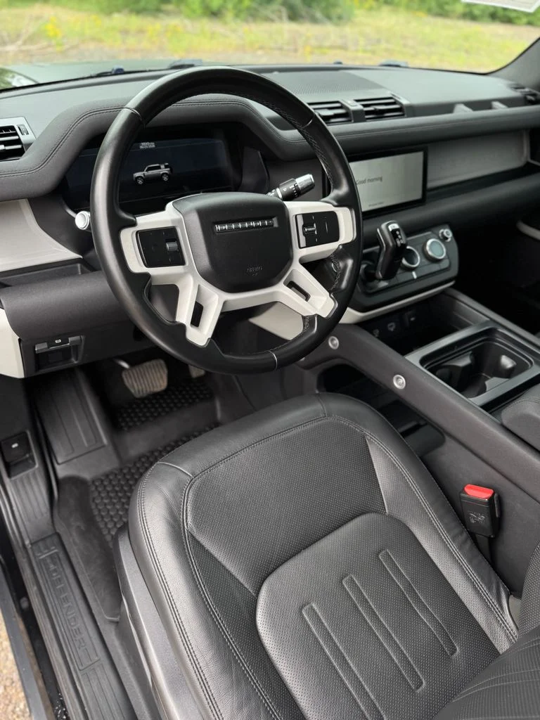 Used 2022 Santorini Black Metallic Land Rover SE image 29