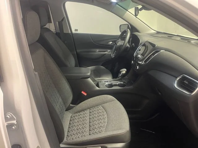 Used 2023 Iridescent Pearl Tricoat Chevrolet LT image 21