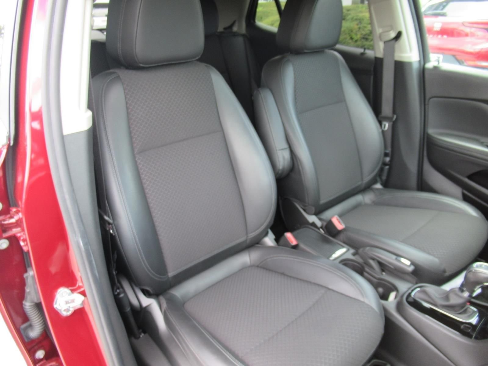 Used 2022  Buick Preferred image 9