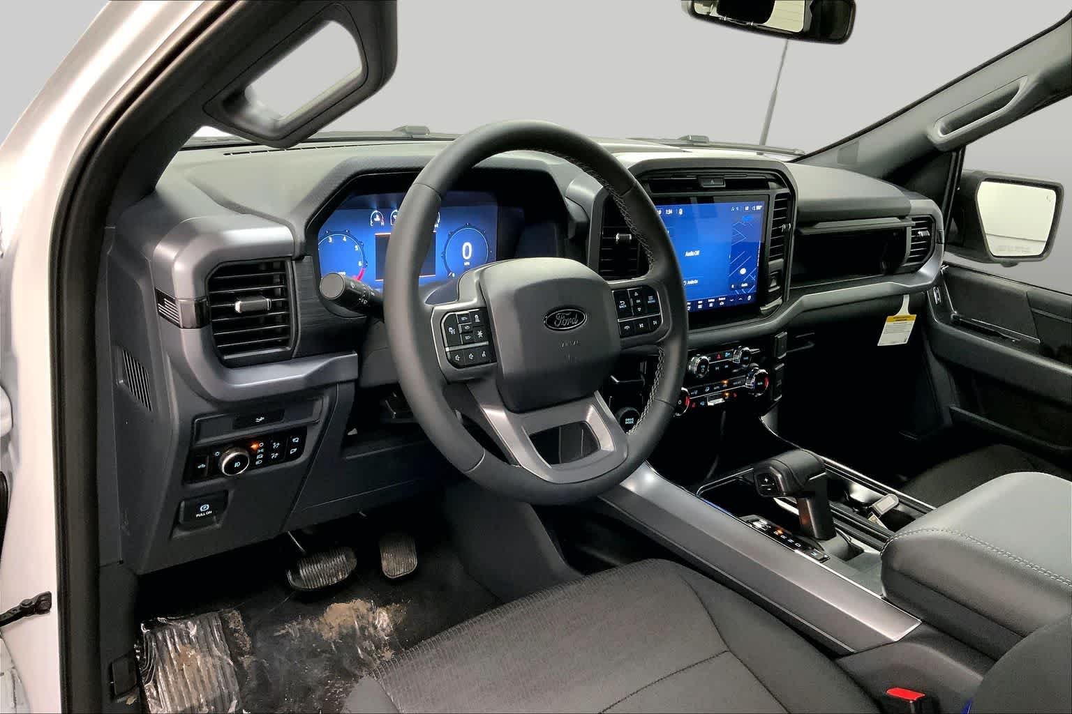 New 2026 Oxford White Ford XLT image 7