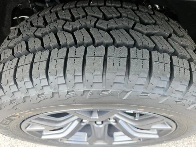 New 2026 Baltic-Gray Metallic Clear-Coat Exterior Paint Jeep Upland image 30