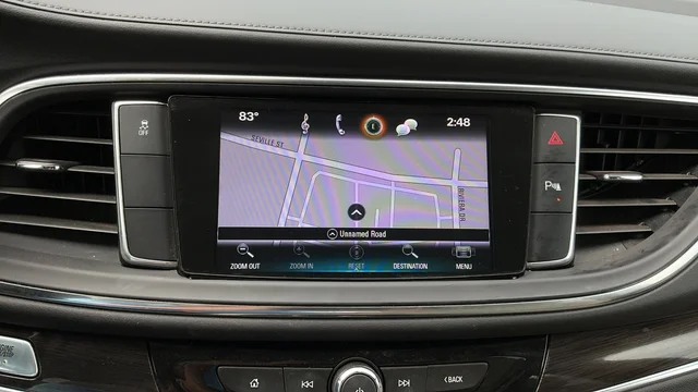 Used 2018 White Buick Essence image 11