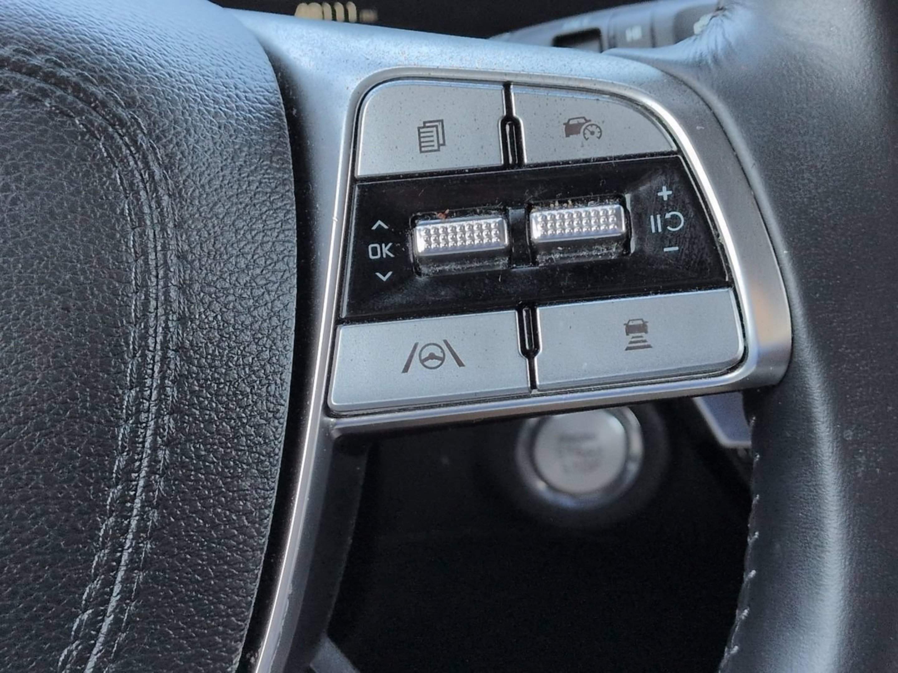 Certified Used 2023 Glacial White Pearl Kia SX image 28