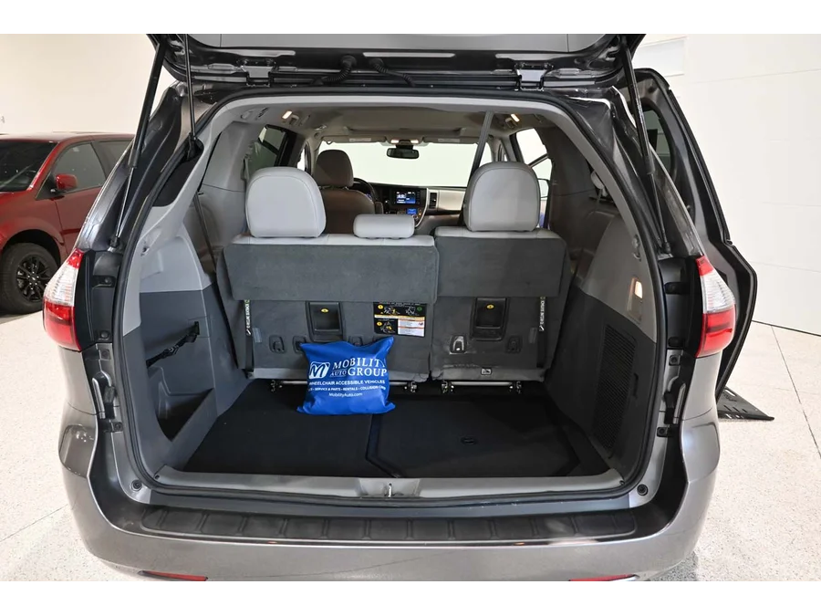 Used 2020 GRAY Toyota XLE Mobility Handicap Van image 25