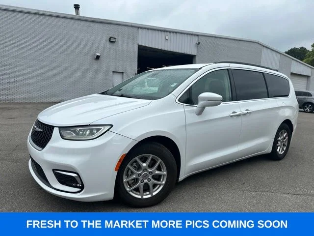 Used 2022 Bright White Clearcoat Chrysler Touring L image 1