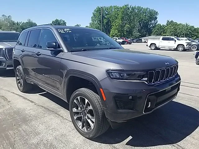 2022 Jeep Grand Cherokee Overland 4x4's photo