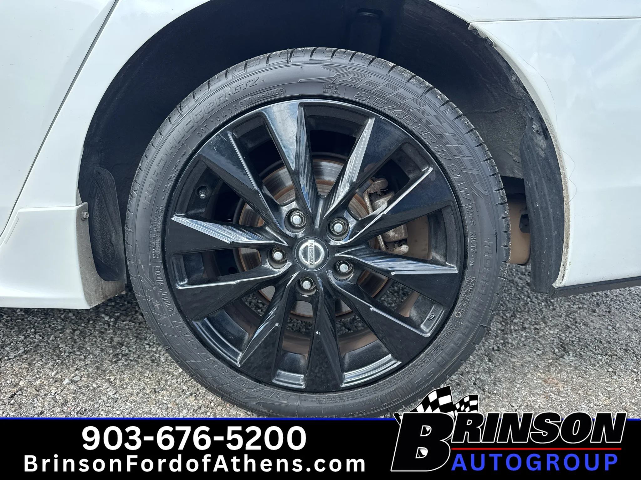 Used 2018 Aspen White Nissan SR image 9