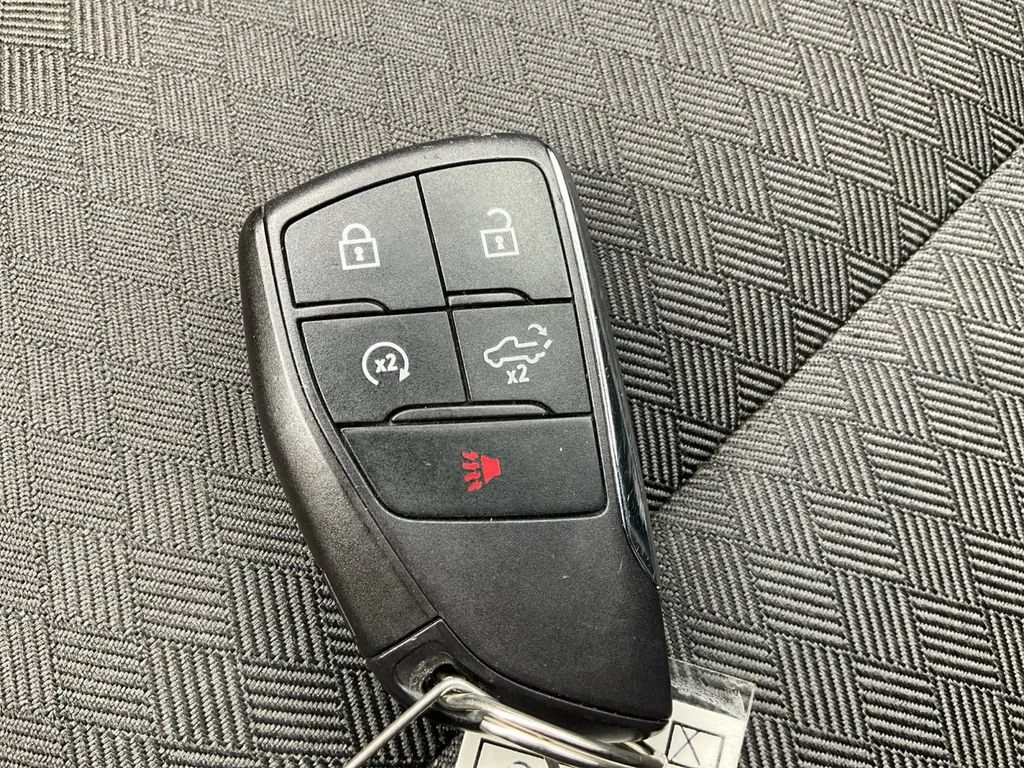 Used 2023 SUMMIT WHITE Chevrolet LT image 30