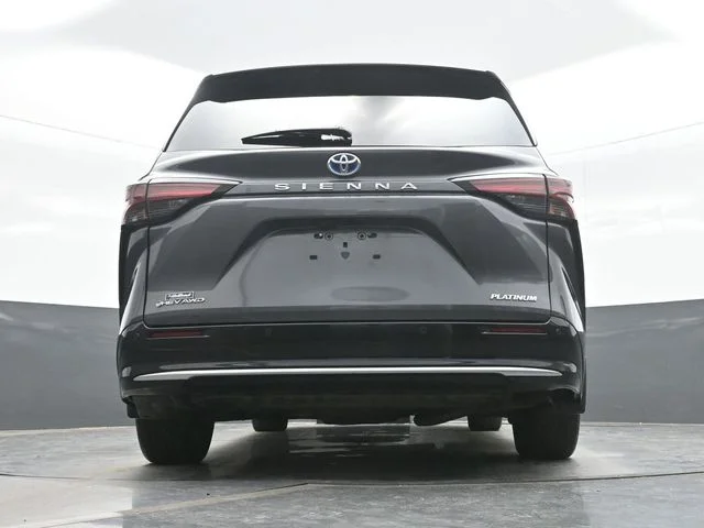 2025 Toyota Sienna Platinum - Photo 18
