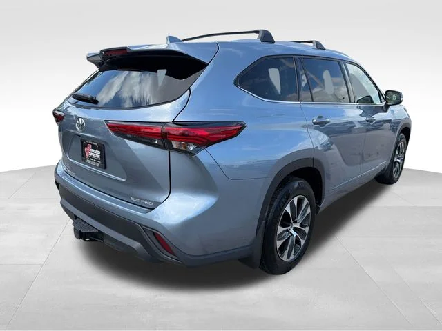 Used 2022  Toyota XLE image 7