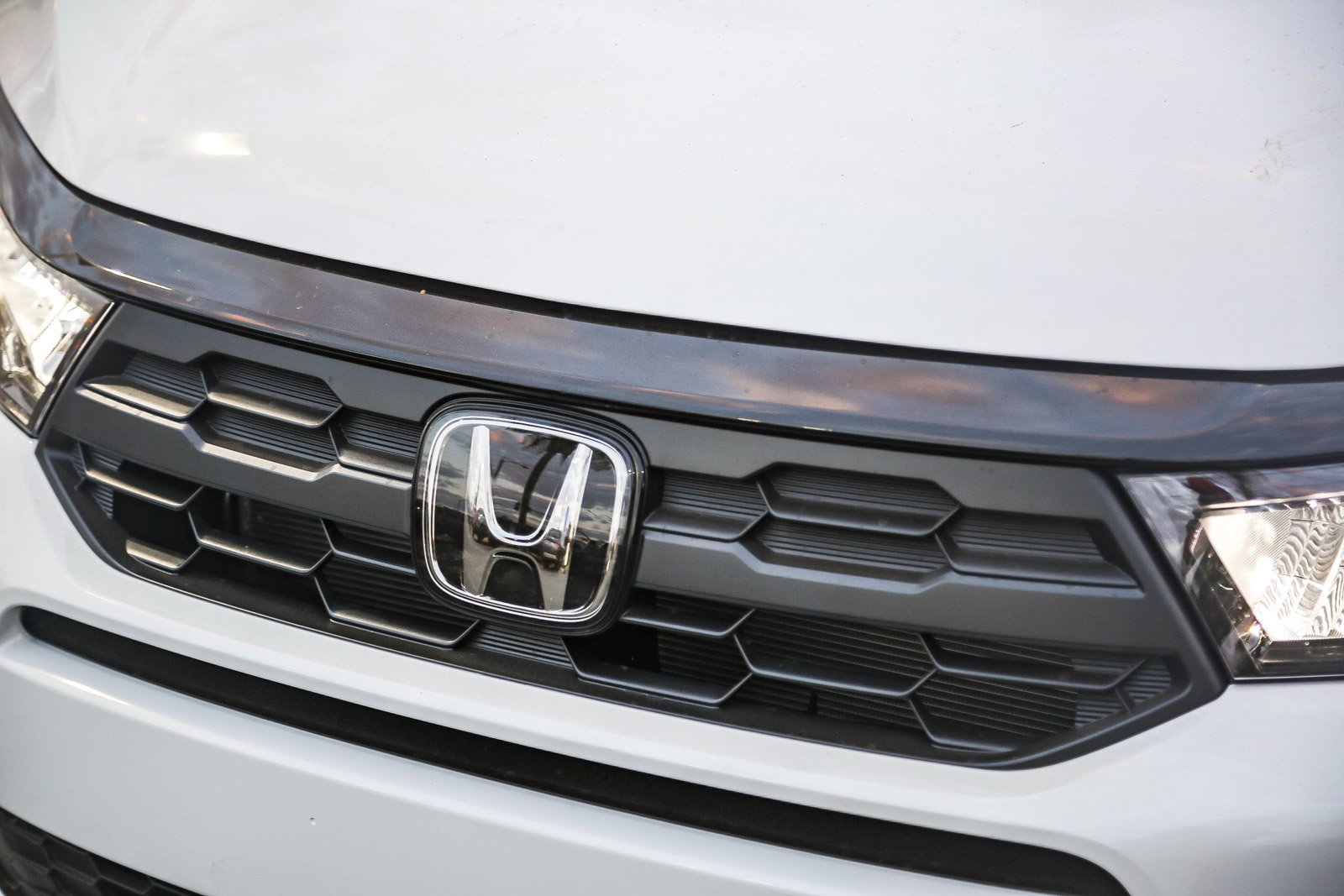 New 2026 Platinum White Pearl Honda Sport-L Auto image 5