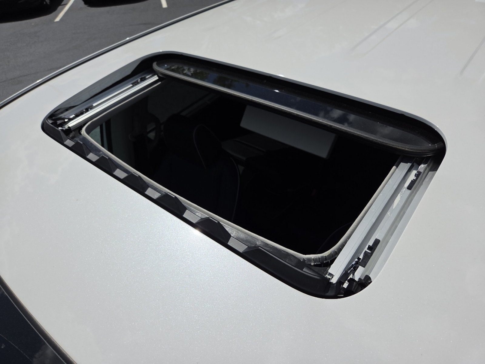 New 2026 Platinum White Pearl Honda Touring image 3