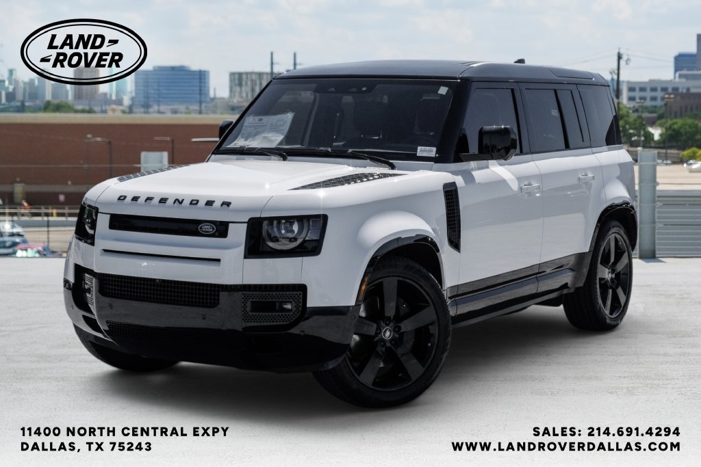 Used 2025 White Land Rover X-Dynamic SE image 1
