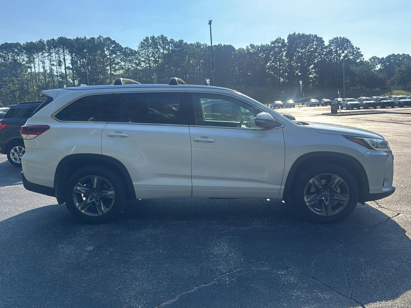 Used 2019 Blizzard Pearl Toyota Limited Platinum image 2