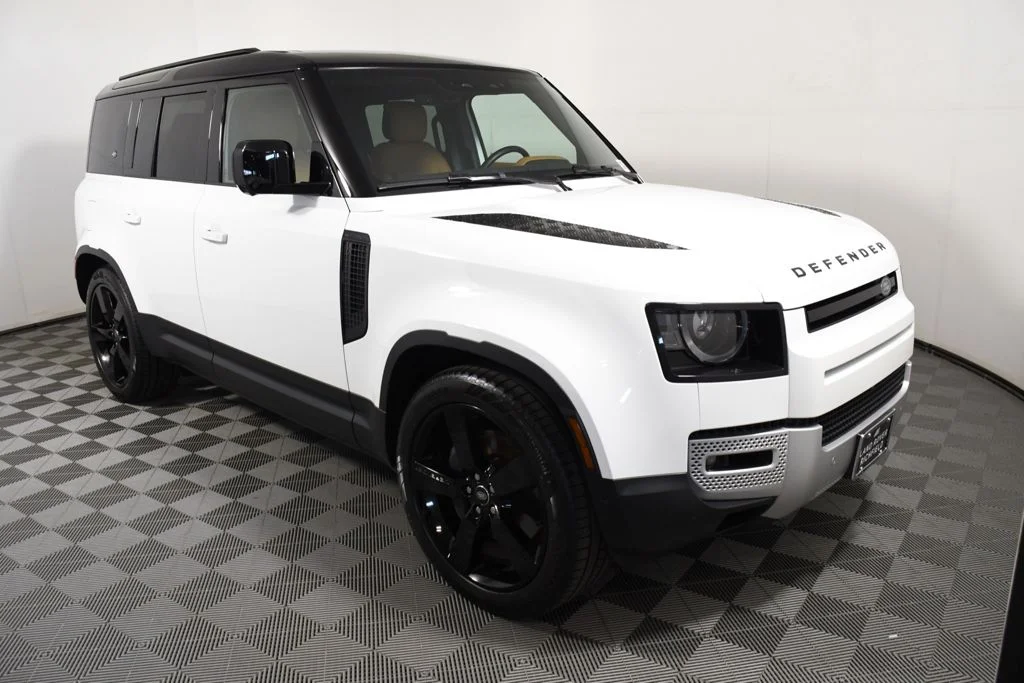 Used 2023 Fuji White Land Rover S image 8
