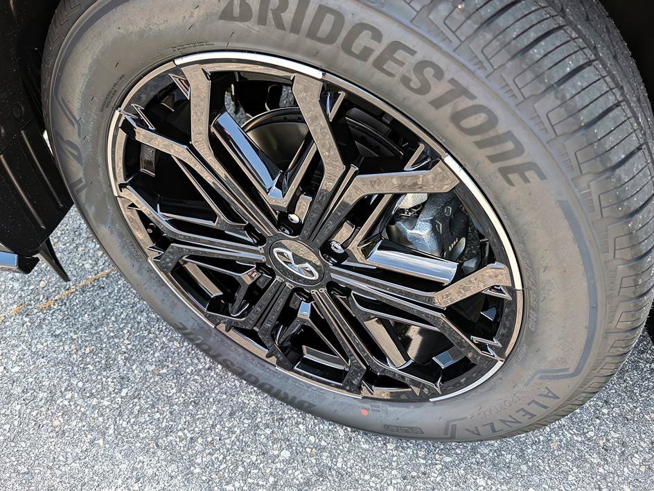 New 2027 Mineral Black INFINITI SPORT image 8