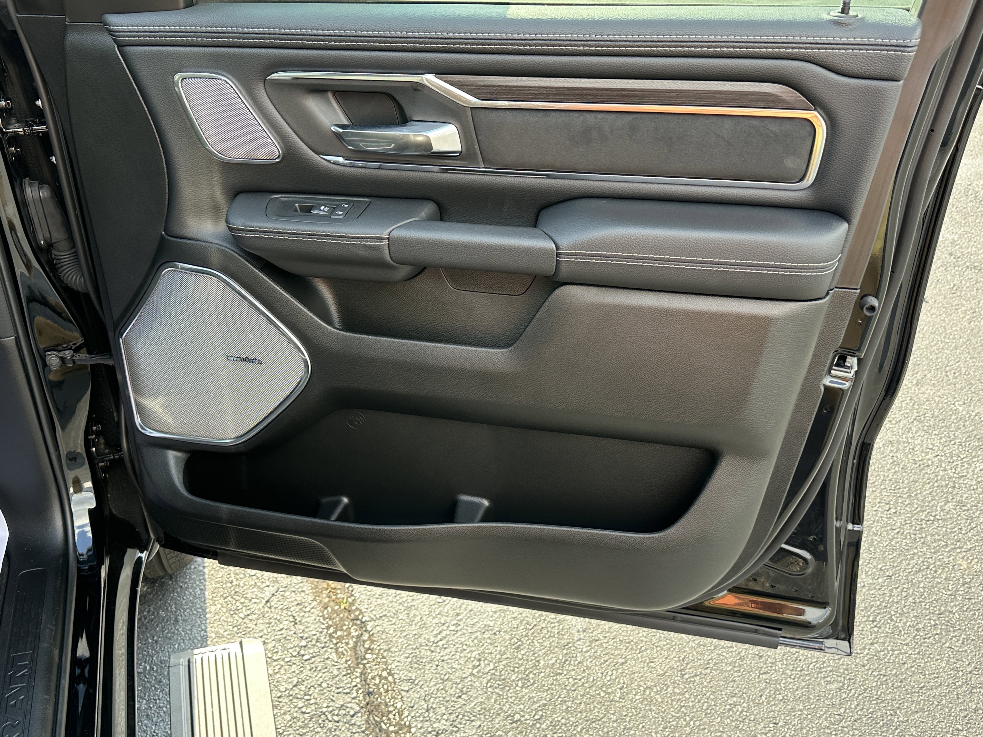 2026 RAM 1500 Laramie - Photo 15