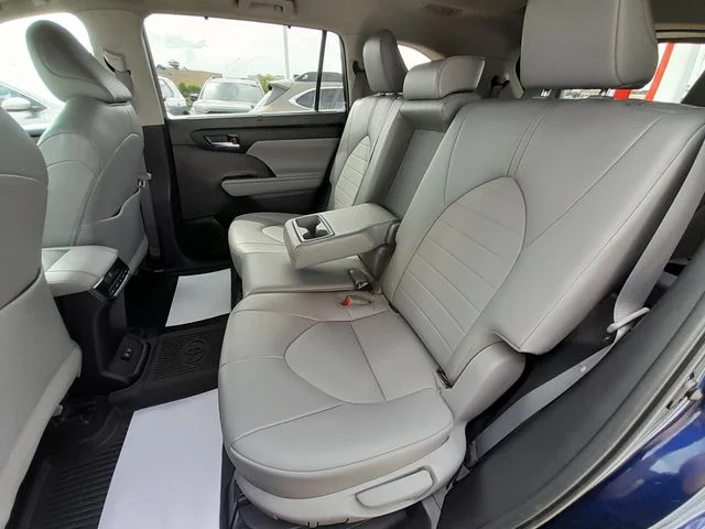 Used 2021  Toyota XLE image 41