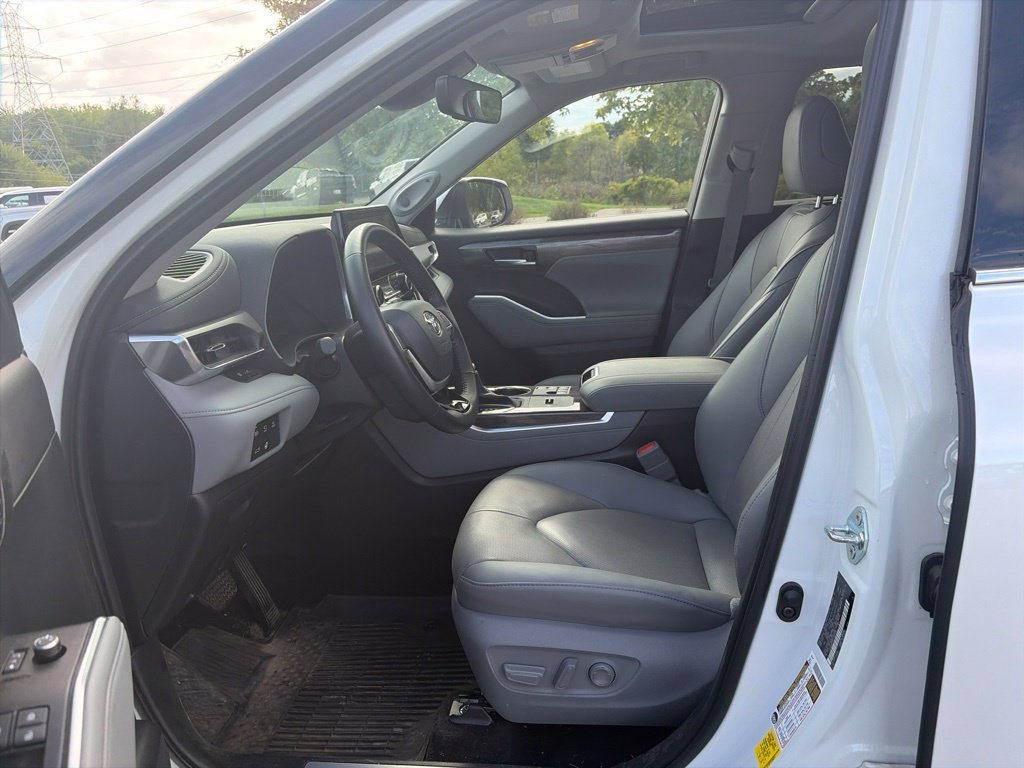 Used 2026 White/off-white Toyota Limited image 10