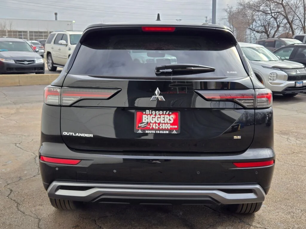 New 2026 Black Mitsubishi SE image 12