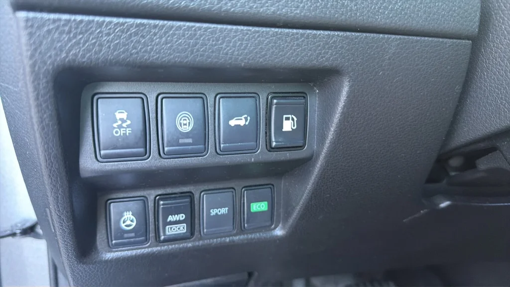 Used 2018 Gun Metallic Nissan SL image 21