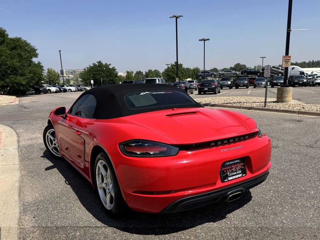 Used 2018 Red Porsche Base image 9