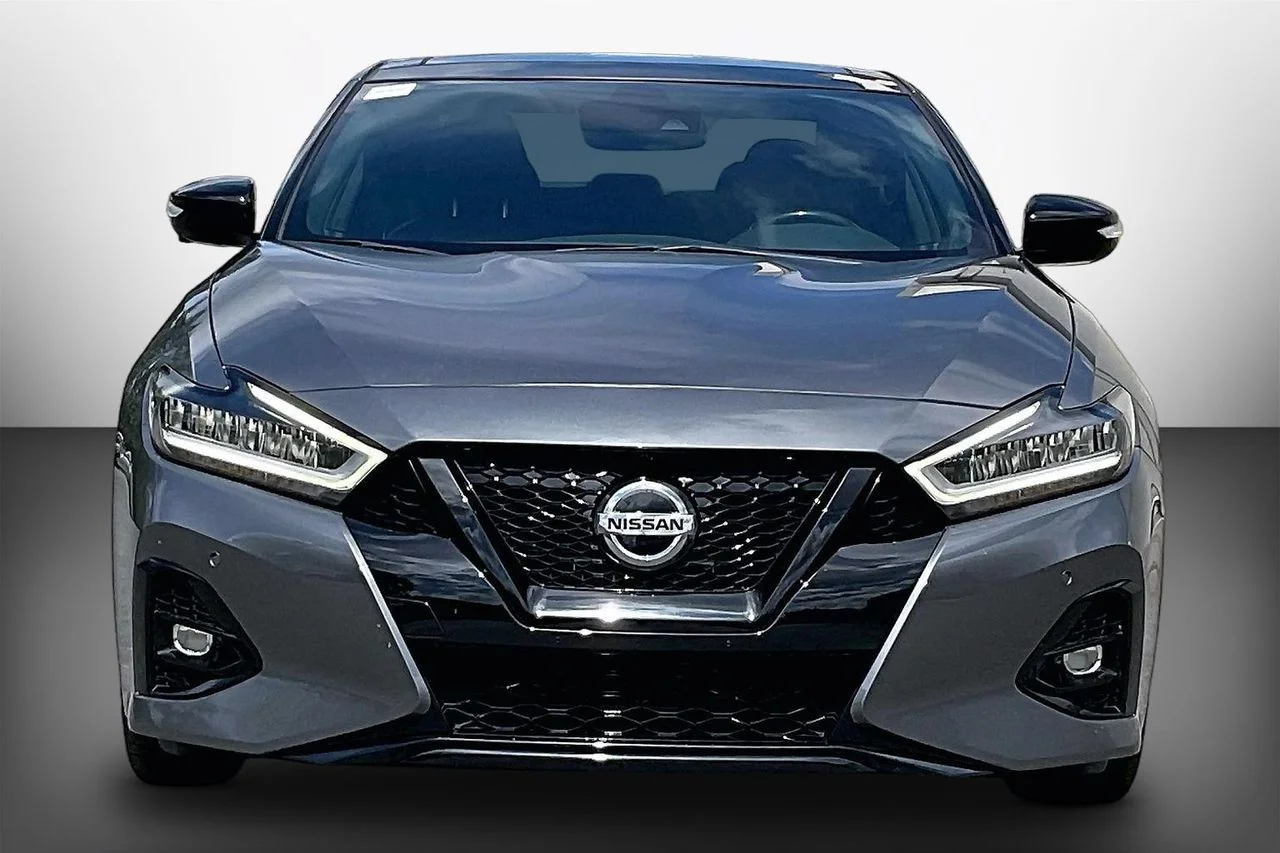 Certified Used 2021 Gray Nissan SR image 3