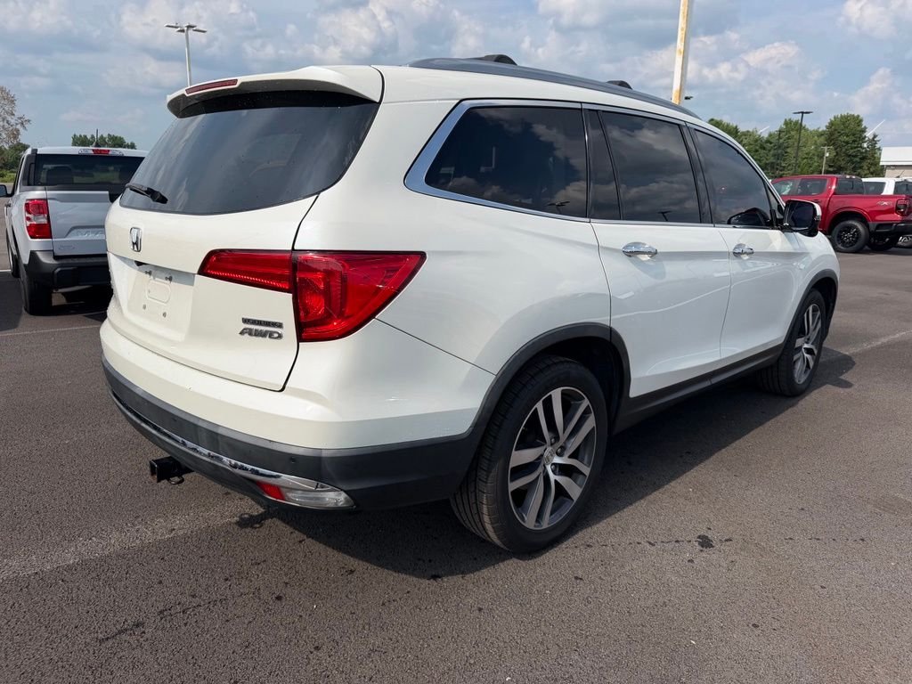 Used 2018 White Honda Touring image 5