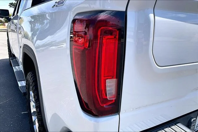 Used 2021 White Frost GMC SLT image 29