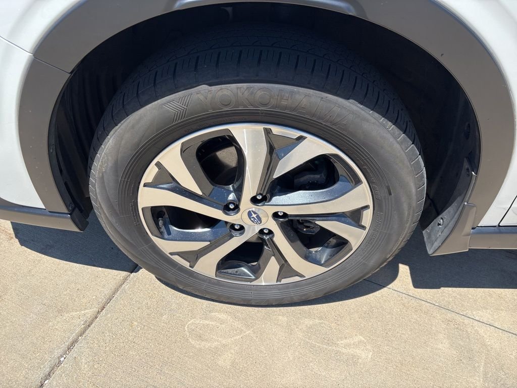 2021 Subaru Outback Limited - Photo 13