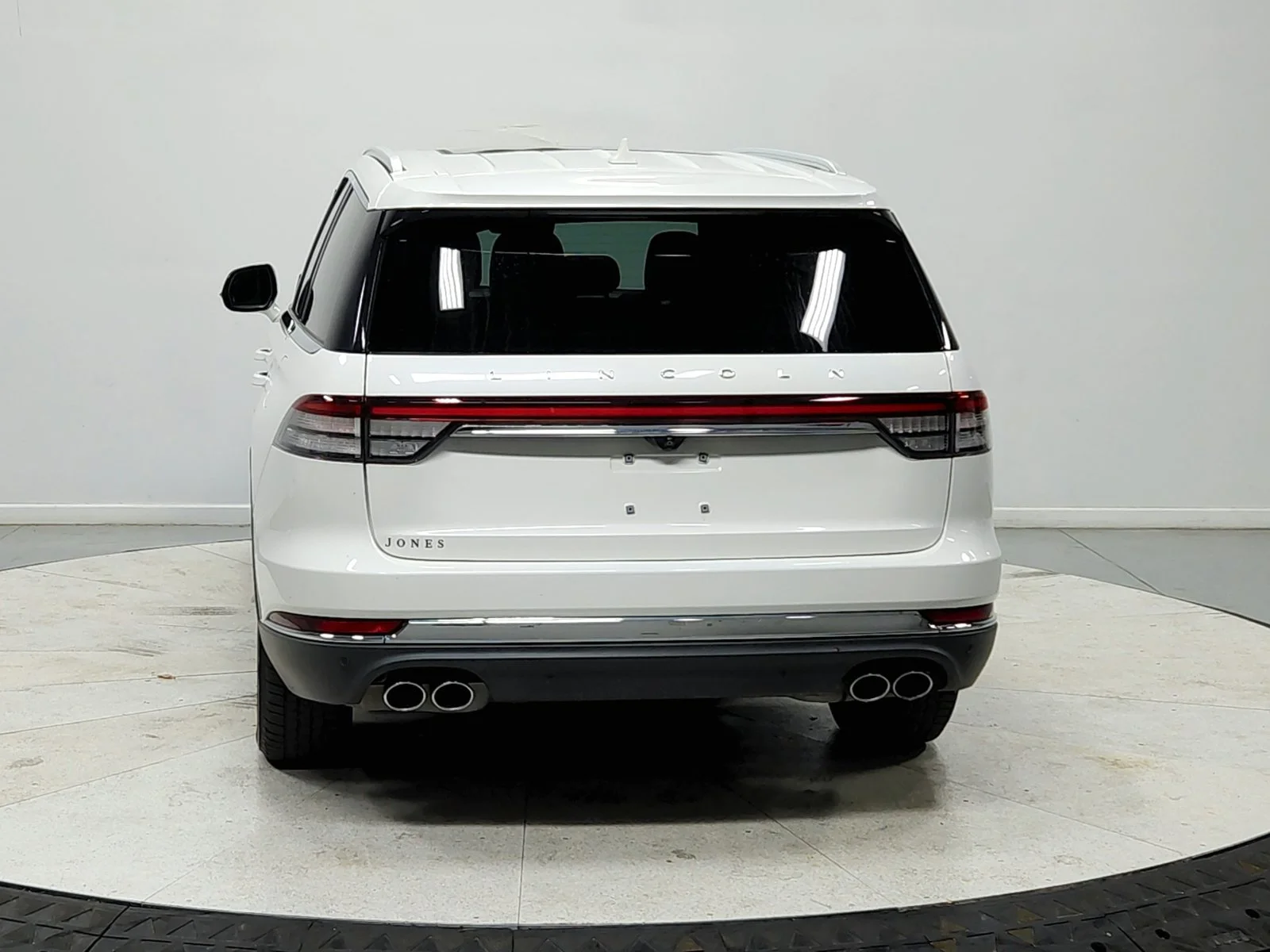 Used 2022 White Lincoln Reserve image 7