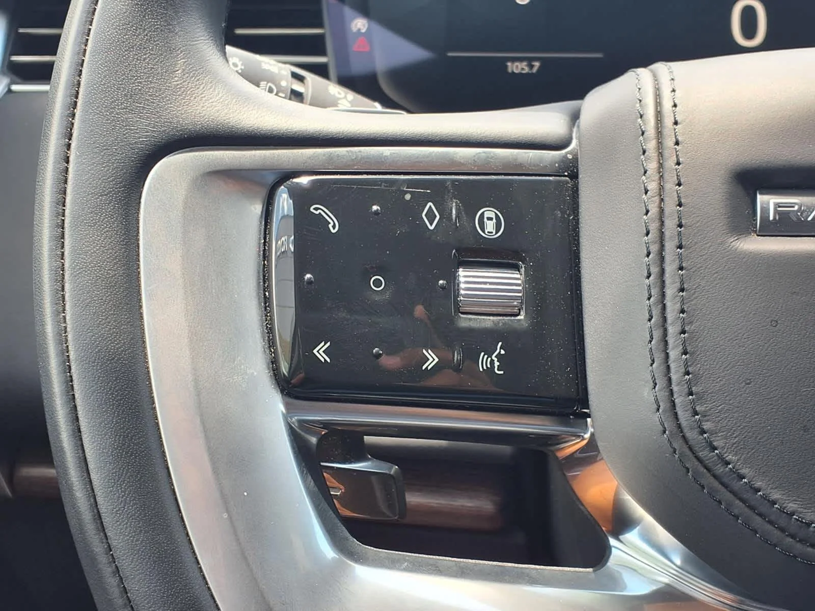 Used 2025 Fuji White Land Rover SE image 22