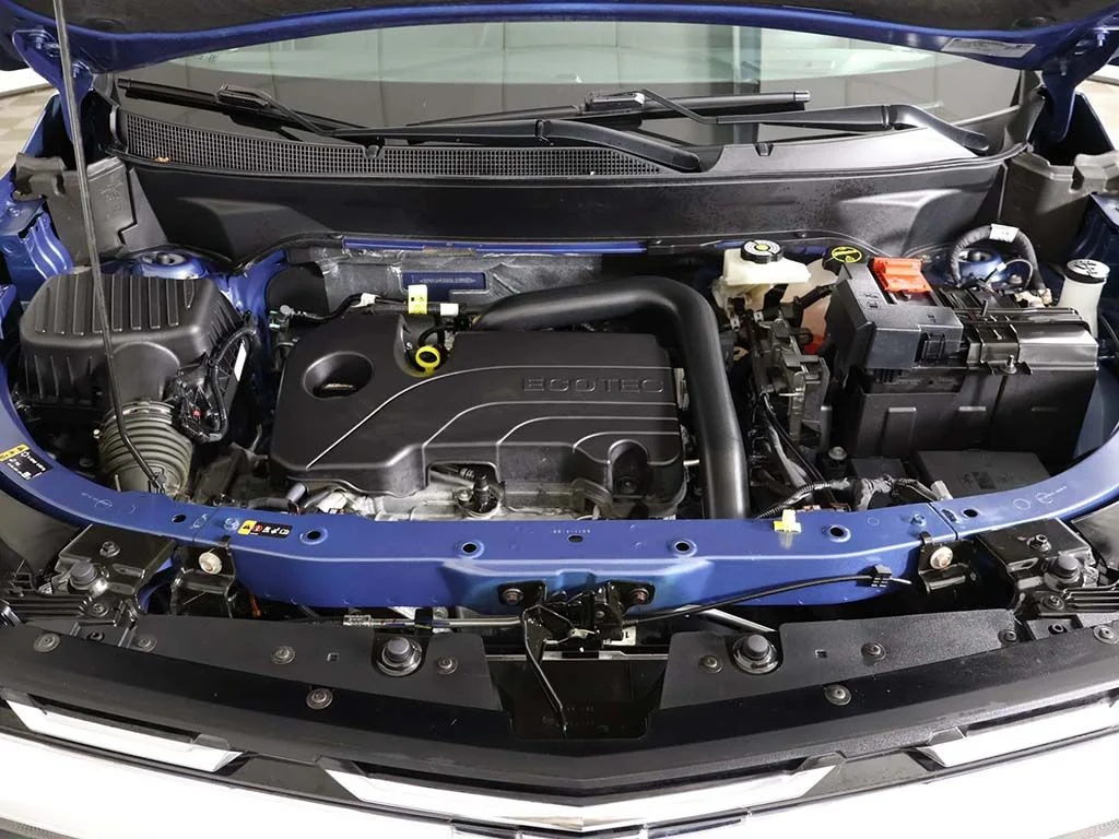 Used 2025 Lakeshore Blue Chevrolet LT image 21