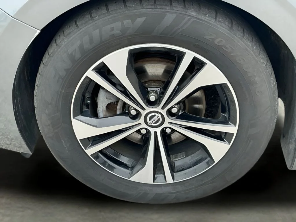 Used 2022 Gray Nissan SV image 18