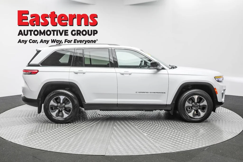 Used 2022 White Jeep 4xe image 4