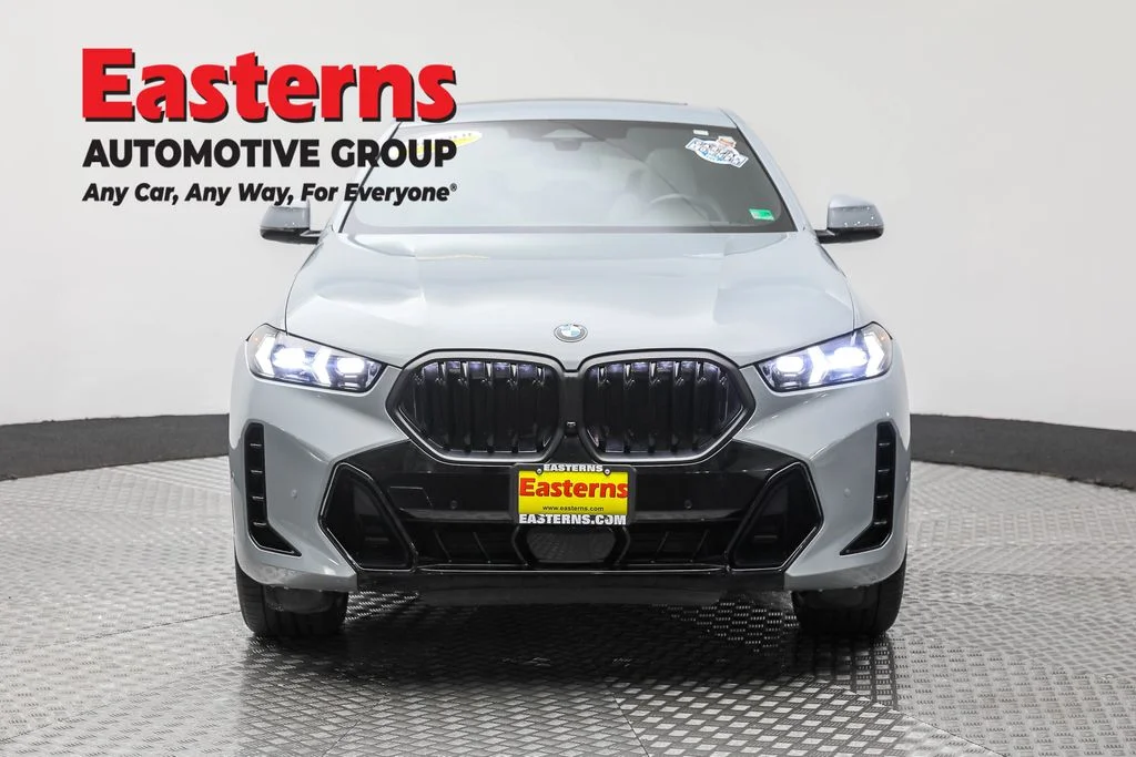 Used 2024 Gray BMW xDrive40i image 2