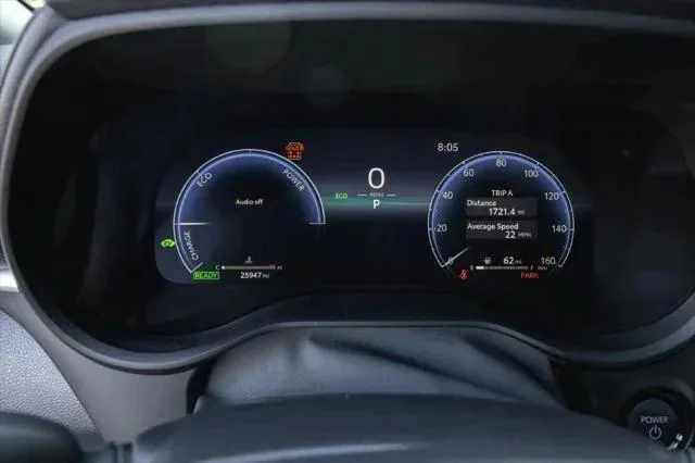Certified Used 2025 WIND CHILL PEARL Toyota  image 16