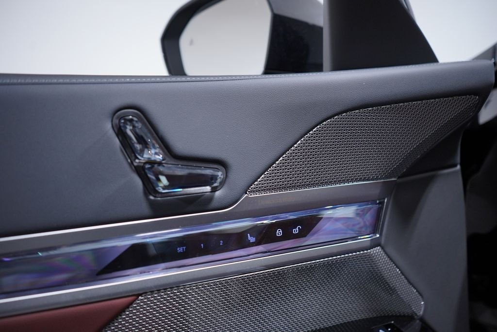 New 2026 Black Sapphire Metallic BMW 760i xDrive image 18