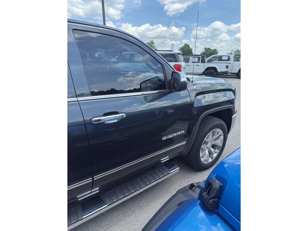 Used 2018 Dark Slate Metallic GMC SLT image 5