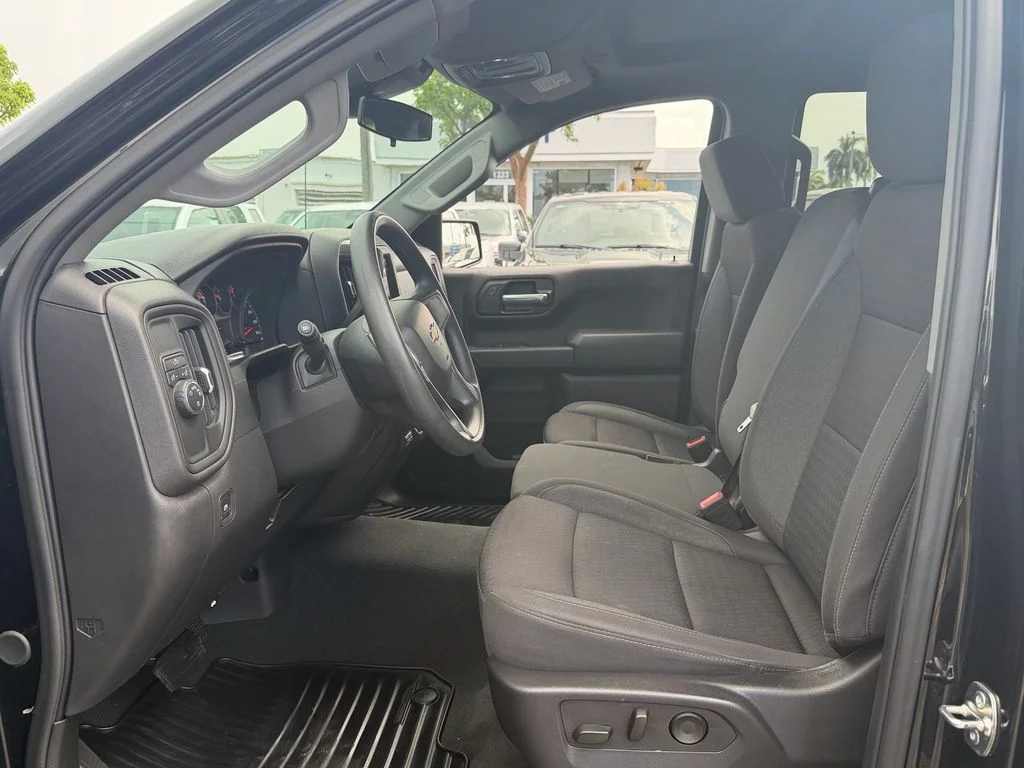 Used 2025 Black Chevrolet Custom image 9