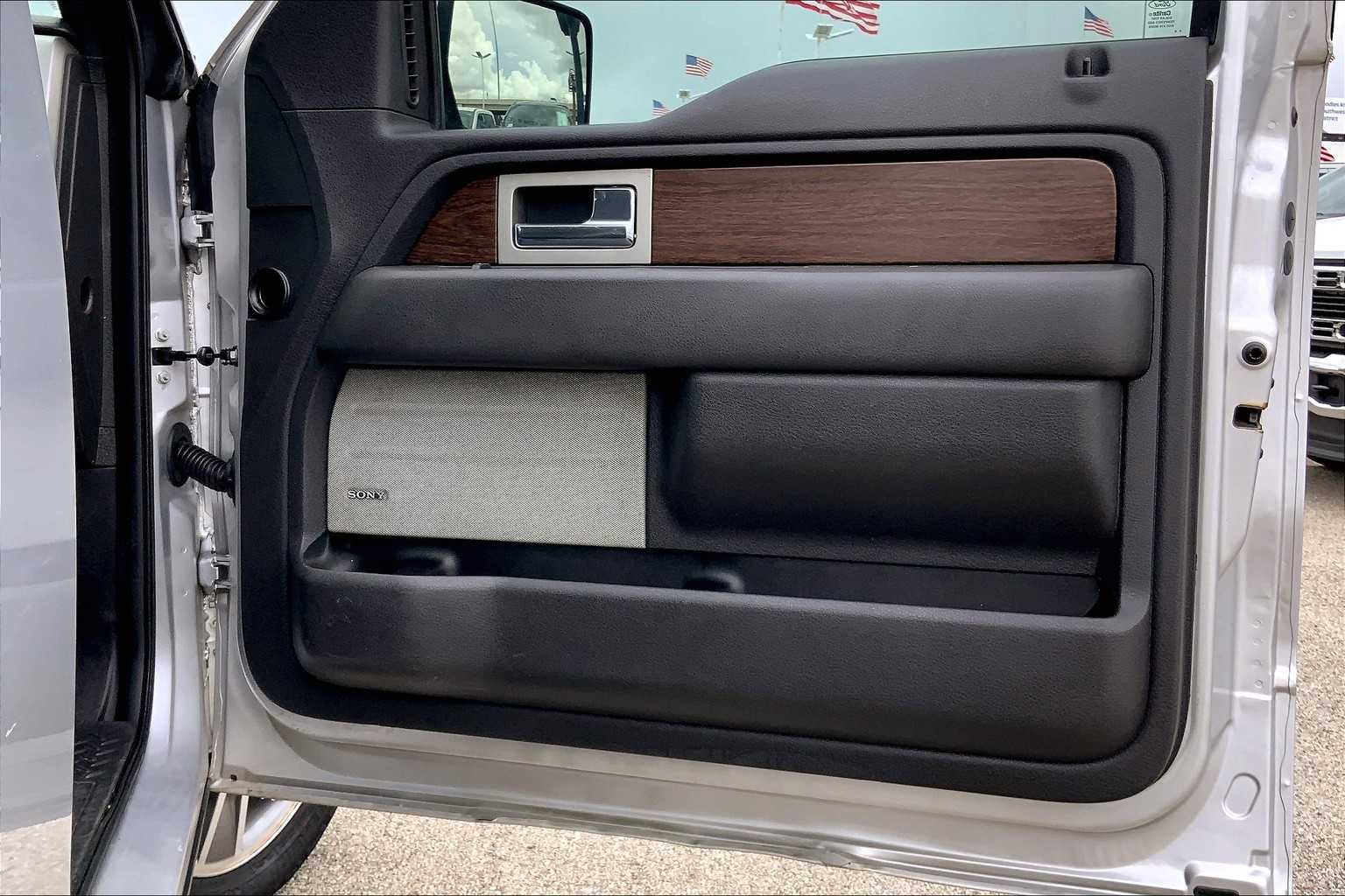 Used 2014 Ingot Silver Metallic Ford Lariat image 17
