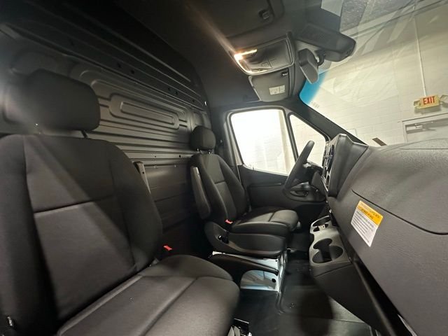 New 2026  Mercedes-Benz Cargo 144 WB image 8